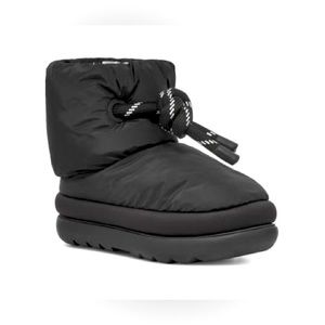 UGG classic maxi short , brand new size 6